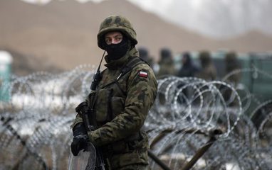 Группа мигрантов напала на польских пограничников