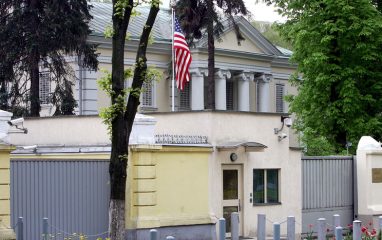 Посольство США в Минске призвало американцев немедленно покинуть Республику Беларусь