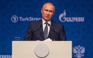 Путин заявил, что политики Европы делает все, что скажут «из-за океана»