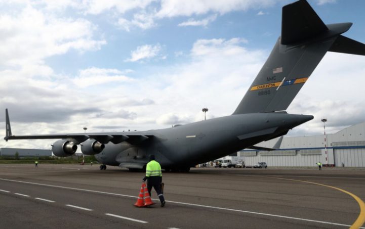 Правительство Молдовы объяснило причину приземления самолета НАТО на территории страны