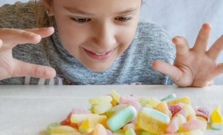 Сахар под запретом: как отказ от сладкого в младенчестве меняет здоровье через полвека