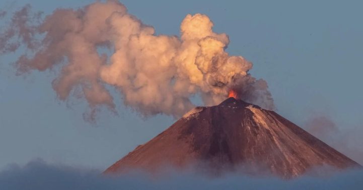 Камчатский гигант проснулся: Ключевская Сопка извергается после мощного землетрясения