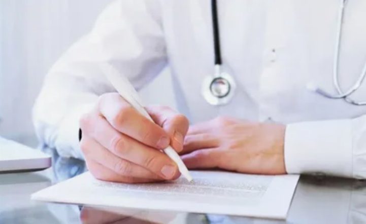 Родителям упростили подготовку к учебному году: кому не нужна медсправка к 1 сентября