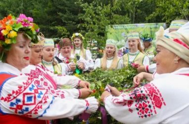 озрождают традиции: фольклорный праздник «Зяленыя святкi» соберет гостей на чаусских родниках