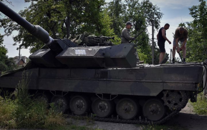 Испания на следующей неделе направит Киеву четыре танка Leopard