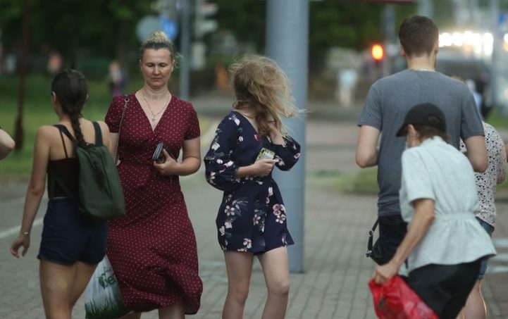 В Беларуси ввели оранжевый уровень опасности из-за шквалистого ветра и жары