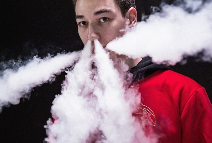 В 2026 курение на крыльце будет под запретом: главные изменения в законе о сигаретах и вейпах