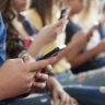 The Guardian: ООН рекомендует полностью запретить использование смартфонов в школах