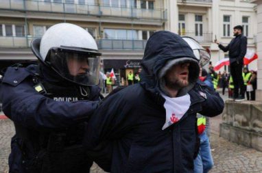 В центре Варшавы начались столкновения протестующих фермеров с полицией 