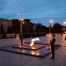 Молодежь Минска несет вахту памяти у Вечного огня