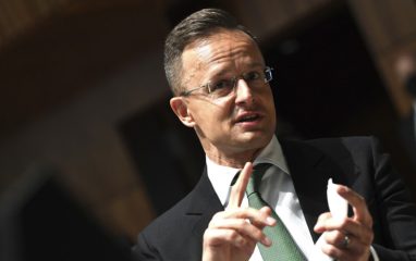 Глава МИД Венгрии Сийярто выступил против поставок оружия Украине