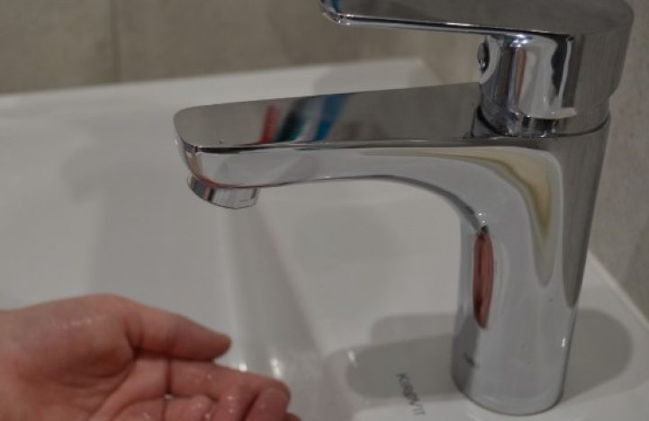 Горячая вода останется: жители пяти городов Беларуси избежали майских отключений