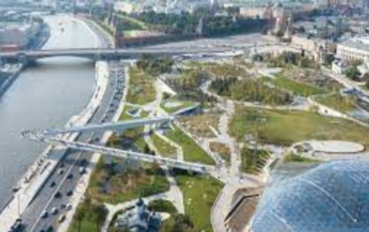 Московский парк «Зарядье» закрыли из-за сообщения о неопознанном устройстве